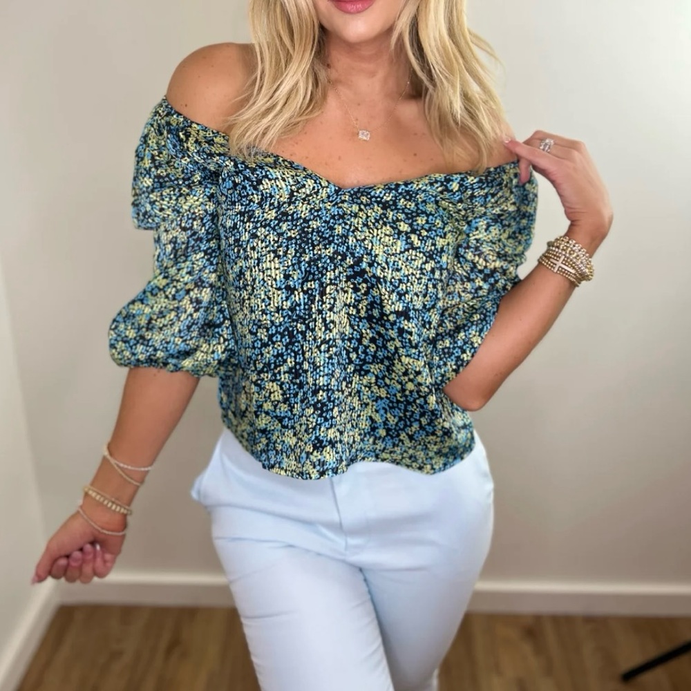 NWT Steve Madden top. Green with pattern.   Size M